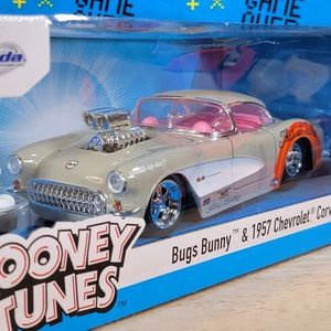 Jada Toys Looney Tunes Bugs Bunny & 1957 Chevrolet Corvette 1:24 Diecast Set New